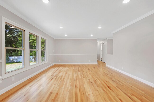 Building Photo - 1101 E Pin Oak Dr