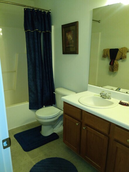Building Photo - 2108 Pear Tree Ln