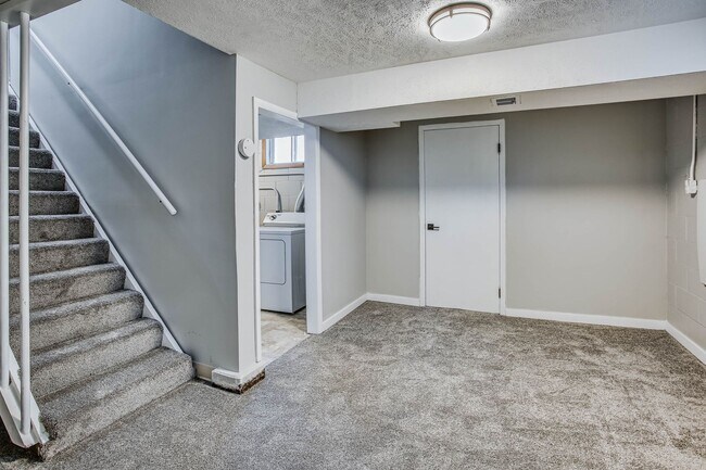 Building Photo - 7071 Izard St