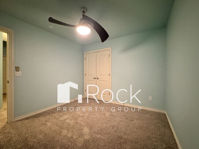 Building Photo - 3 Bedroom Home in North Norman with New Carpet **Move in by January 1st and enjoy HALF OFF your f...