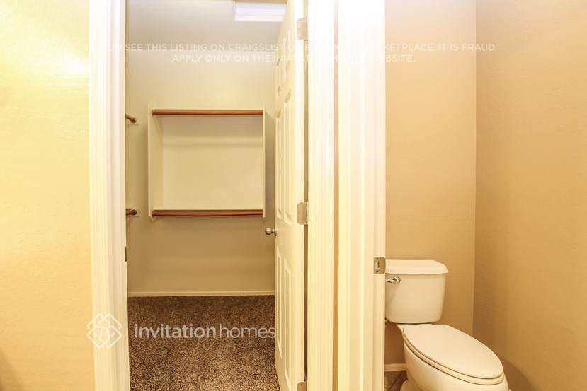 Building Photo - 9238 W Meadow Dr