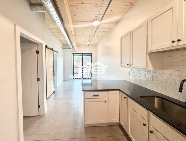 Building Photo - 2701 Ingersoll Ave