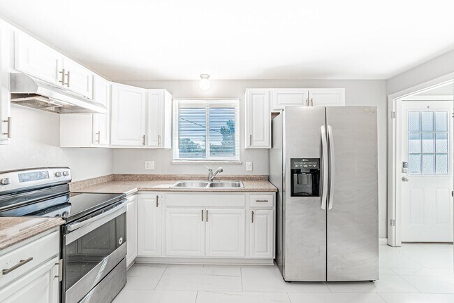 Building Photo - Charming 3BD, 2BA Arvada Home with 2-Car Garage and Yard
