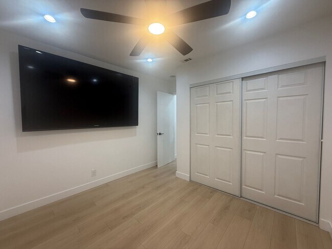 Building Photo - ***Just Reduced*** 5-Bedroom, 2-Bathroom home located in Azusa, CA!