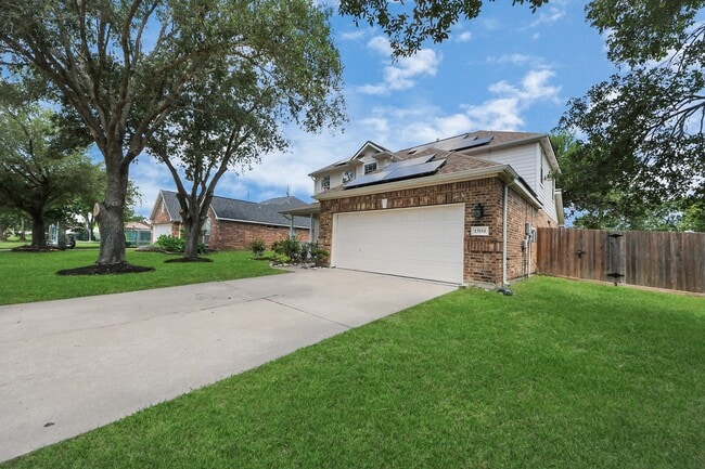 Building Photo - 13114 Oak Ledge Dr