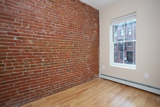 Building Photo - 205 W Springfield St