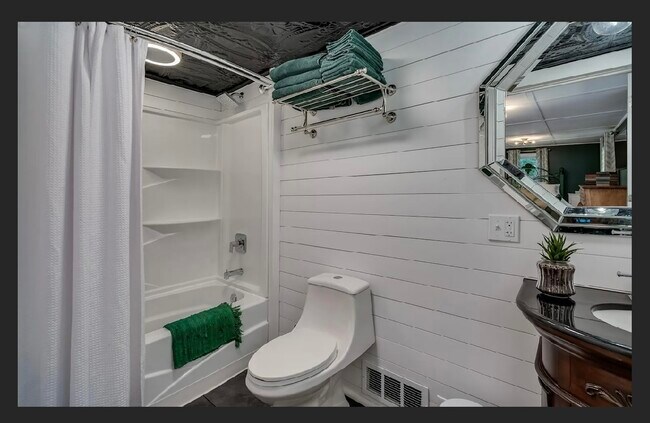 Building Photo - 14047 Military Rd