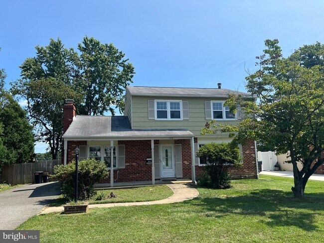 Building Photo - 100 Spruce Glen Dr