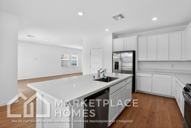 Building Photo - 2650 Marlette Ave