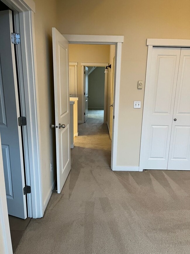 Building Photo - Ravenna Townhome