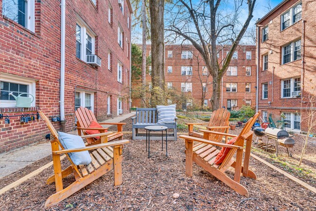 Building Photo - Charming 1-bedroom co-op unit