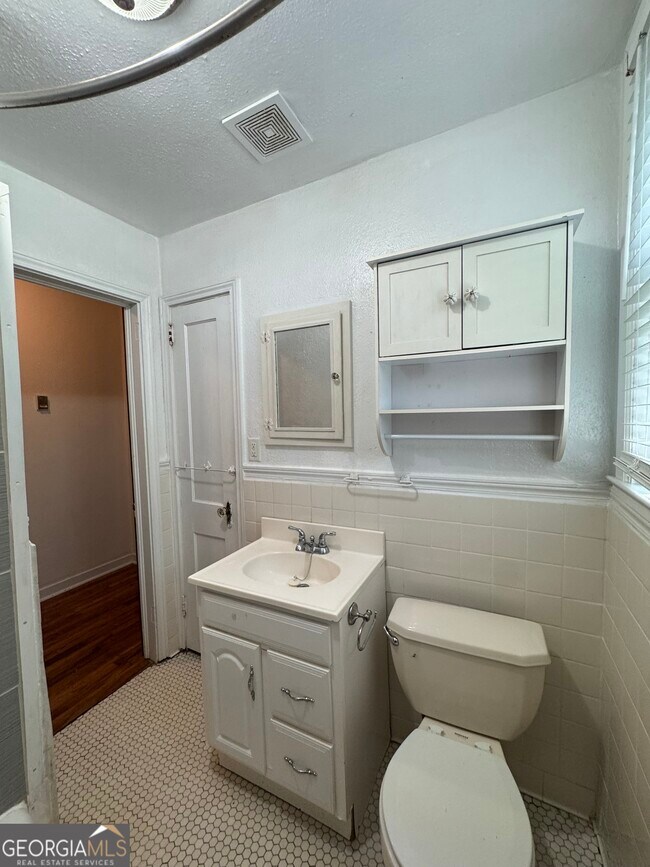 Building Photo - 1980 S Lumpkin St