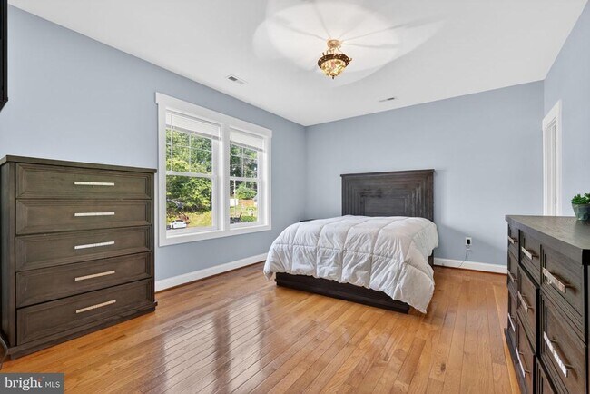 Building Photo - 3925 Ashwood Pl