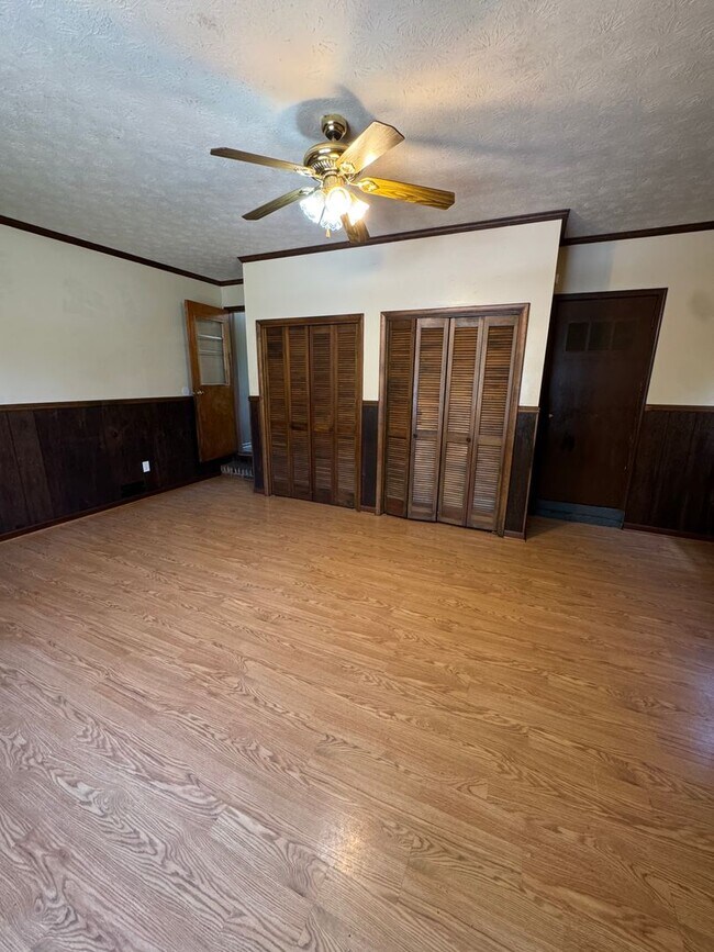 Building Photo - 400 7th Ave NE