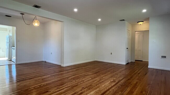 Living Room - 1533 N Ontario St