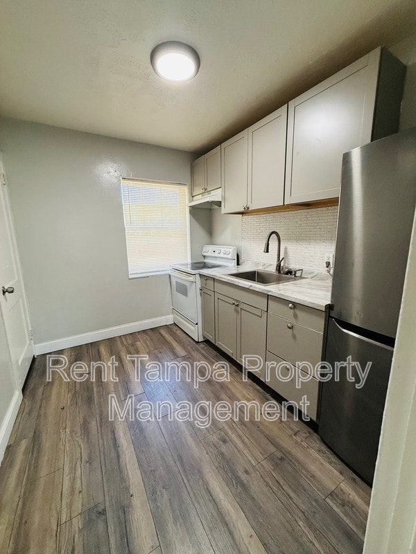 Building Photo - 637-637 17th Ave S