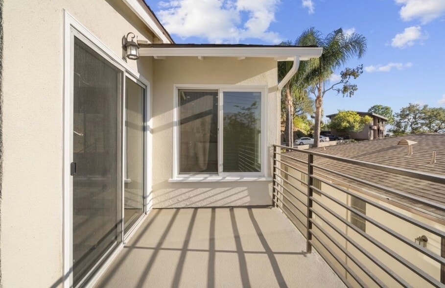 Building Photo - 1881 Verdugo Loma Dr