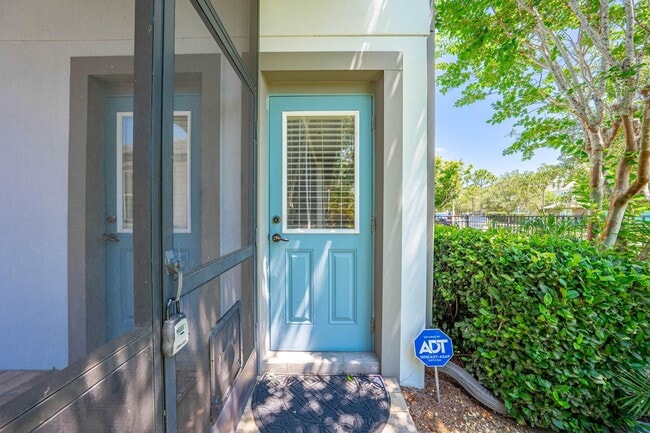 Primary Photo - Stunningly Beautiful and Stylish Garage Ap...