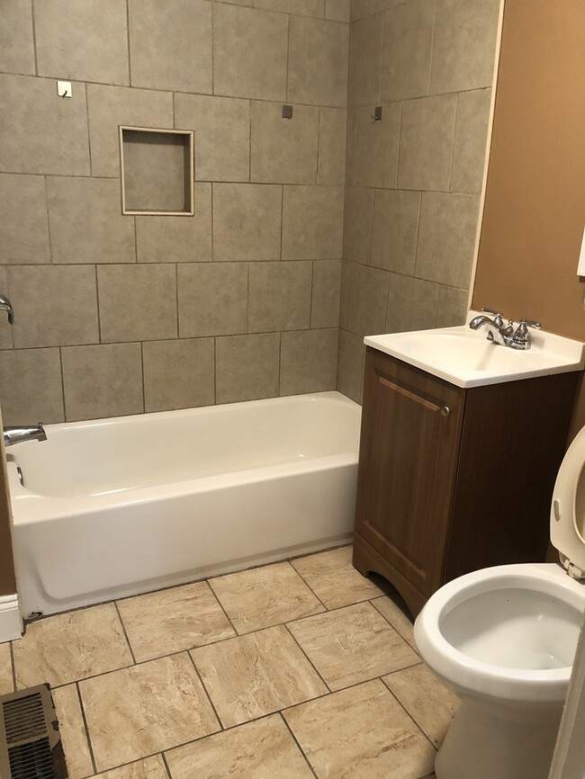 Building Photo - Great Location ! Spacious Backyard!