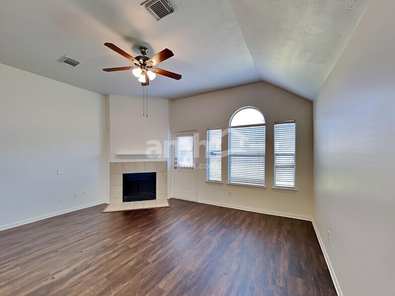 Building Photo - 4002 Ashview Ln