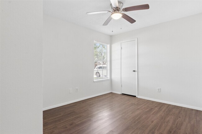Building Photo - 2504 Ewell Dr