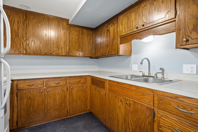 Building Photo - 5605 W 58th St