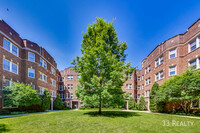 Building Photo - 3 Bed 2 Bath / Oak Park / Laundry in Unit ...