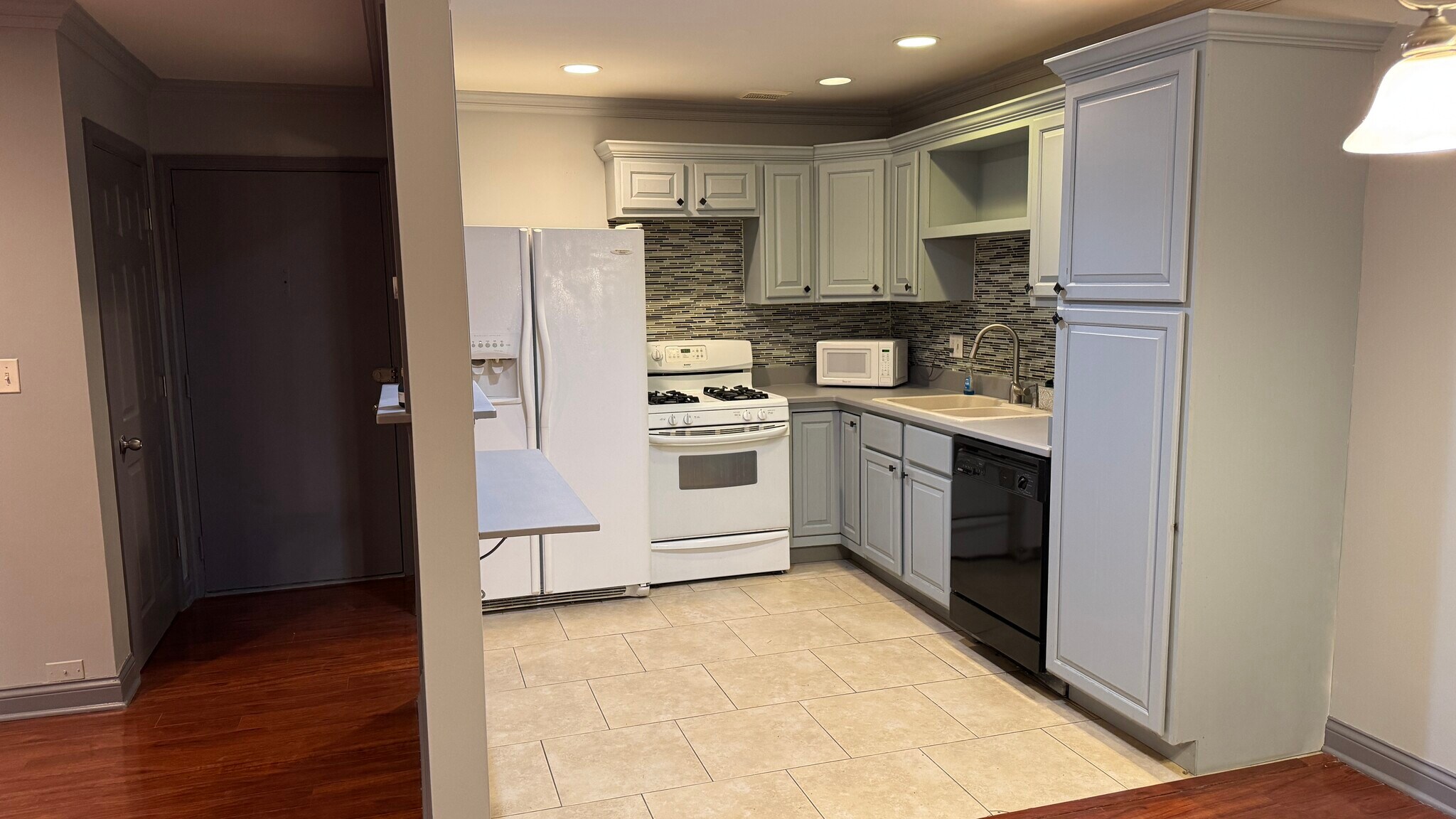 Building Photo - 9S060 Lake Dr