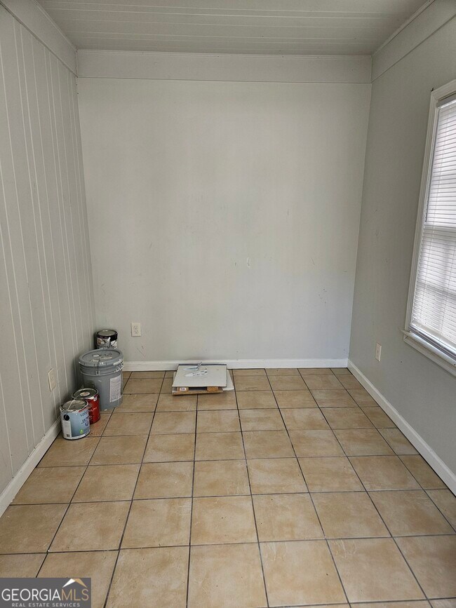 Building Photo - 3453 Glen Rd