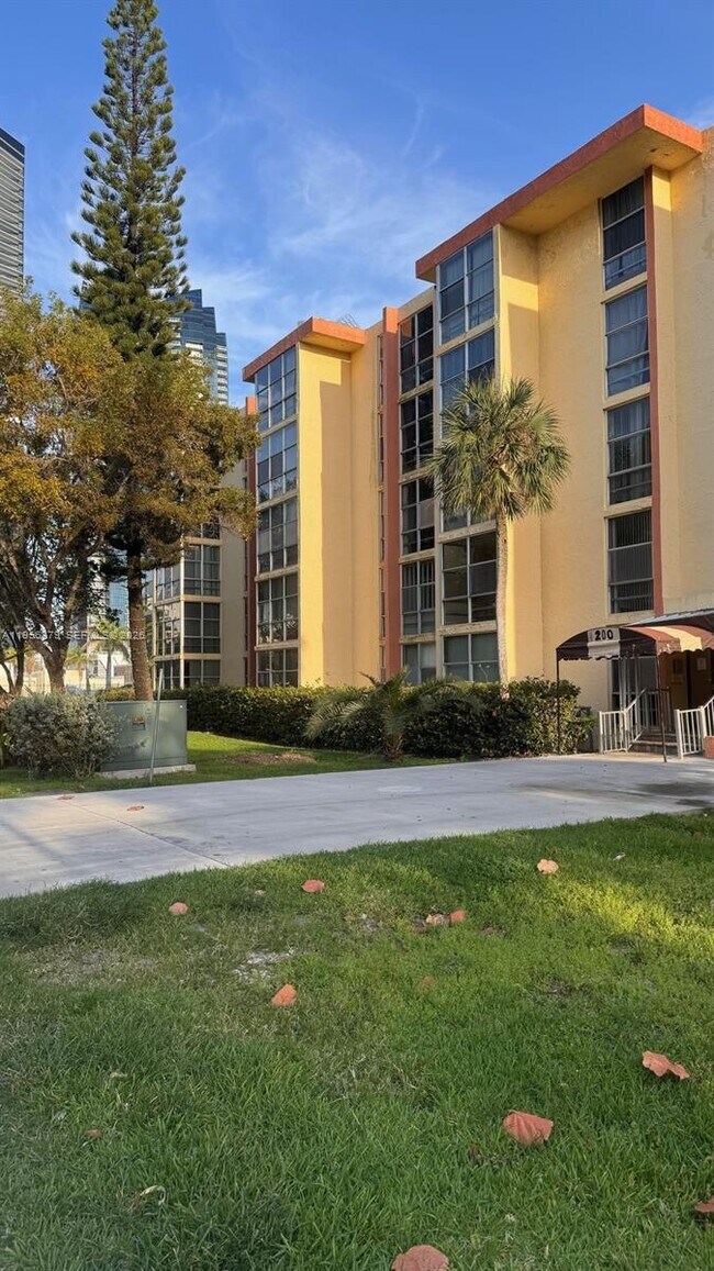 Building Photo - 200 172nd St