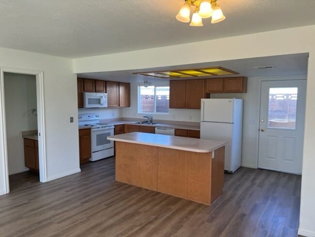 Building Photo - Dixie Downs Townhouse