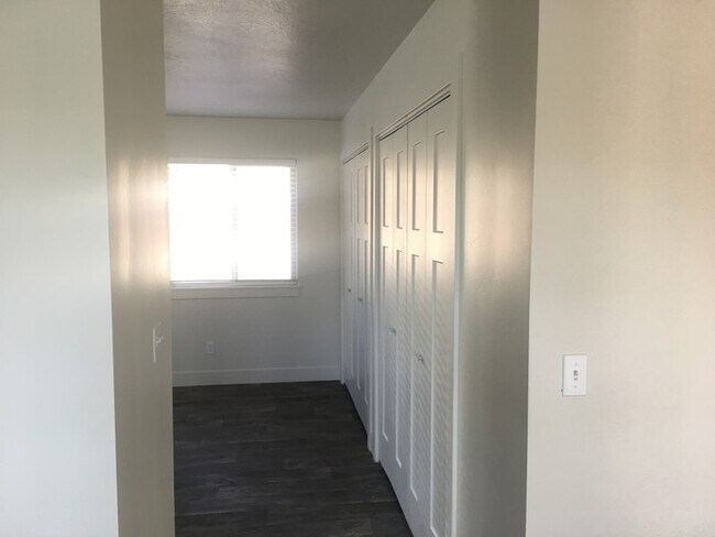 Building Photo - 1461 Wild Rose Way