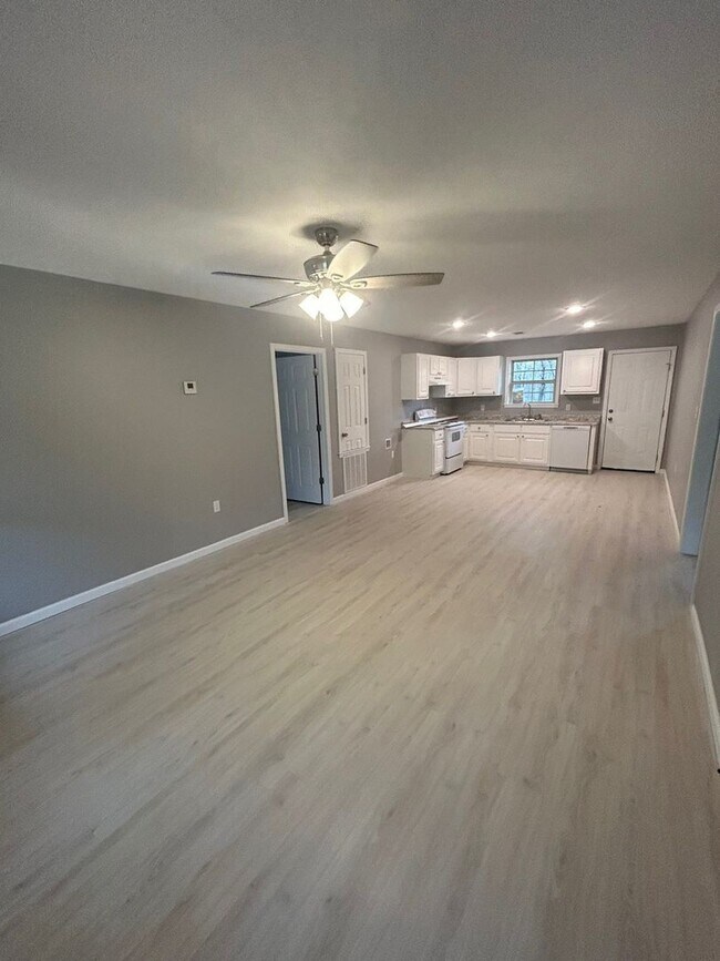 Building Photo - 204 Eastcrest Dr