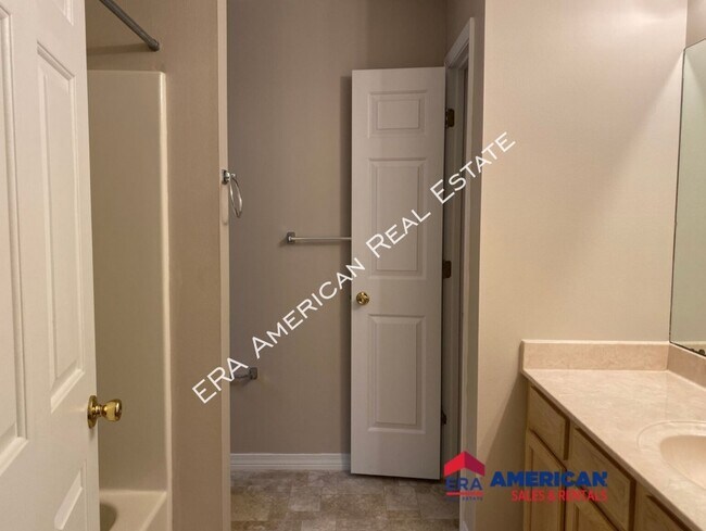 Building Photo - 2365 Hemlock Dr