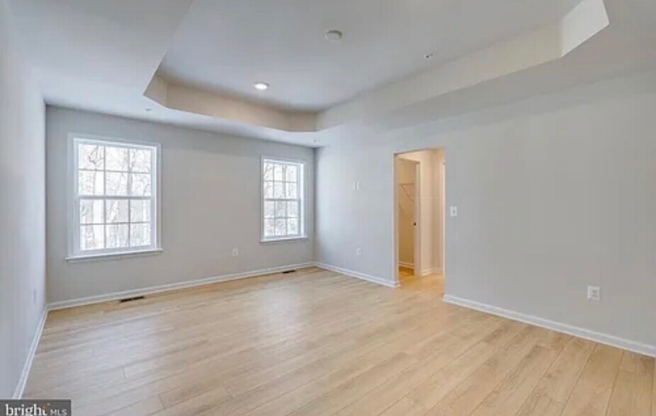 Building Photo - 10810 Meridian Hill Way