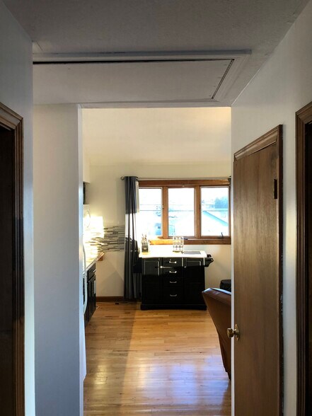 Building Photo - 8 Raymond St