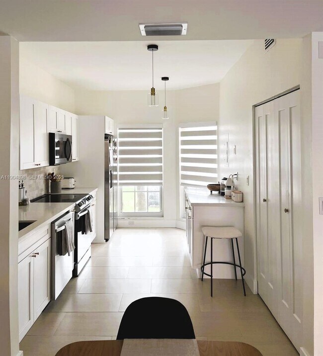 Building Photo - 14305 SW 57th Ln