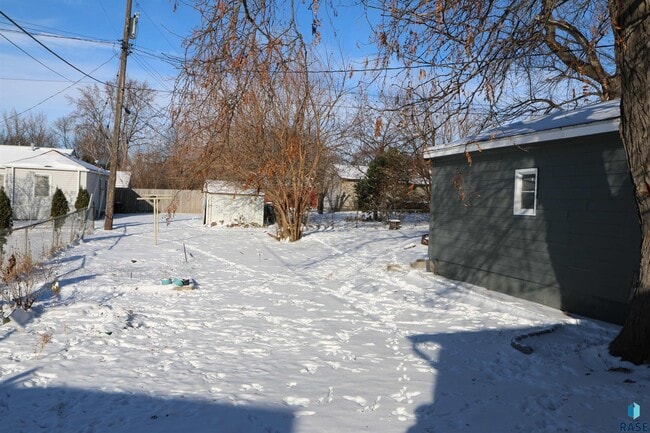 Building Photo - 3008 E 15th St