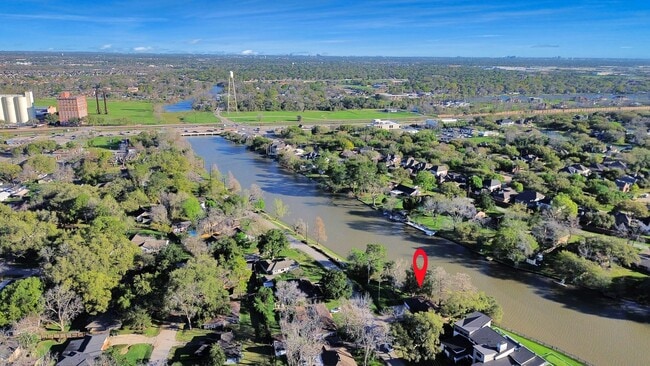 Building Photo - 411 Venice St