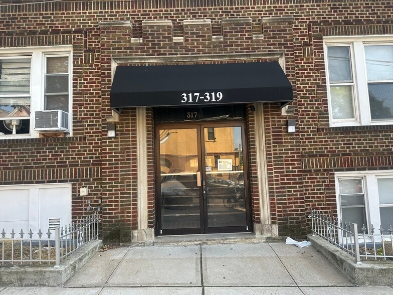Building Photo - 317 Union St