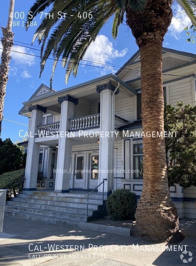 Building Photo - Two Bed, One Bath Victorian Unit Across fr...