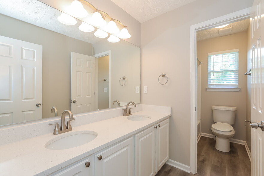 Building Photo - 25 Valley Brook Dr
