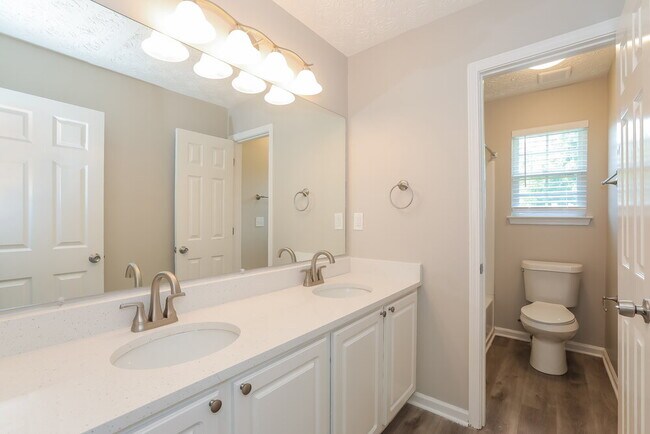 Building Photo - 25 Valley Brook Dr