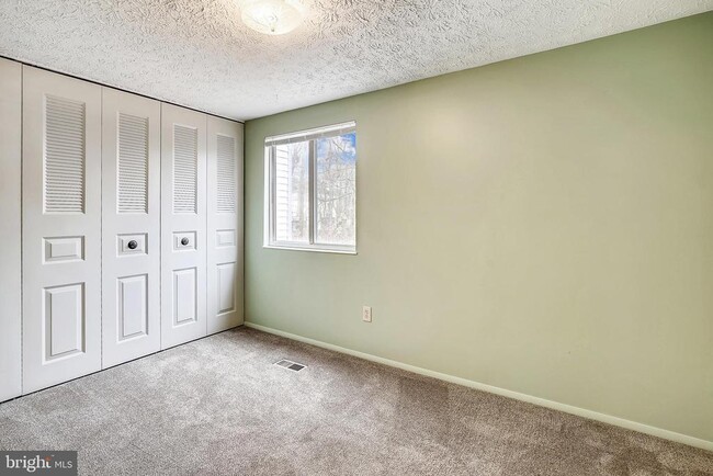 Building Photo - 5857 Clarendon Springs Pl