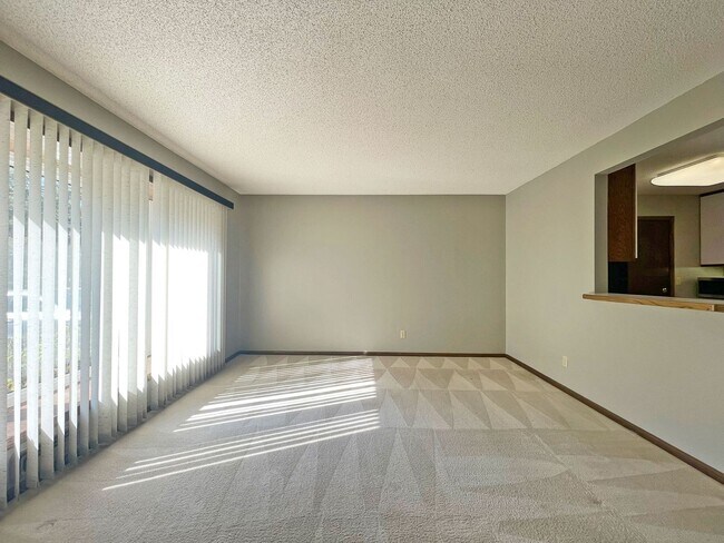 Building Photo - 4-Level Home with Fireplace & Big Yard is ...