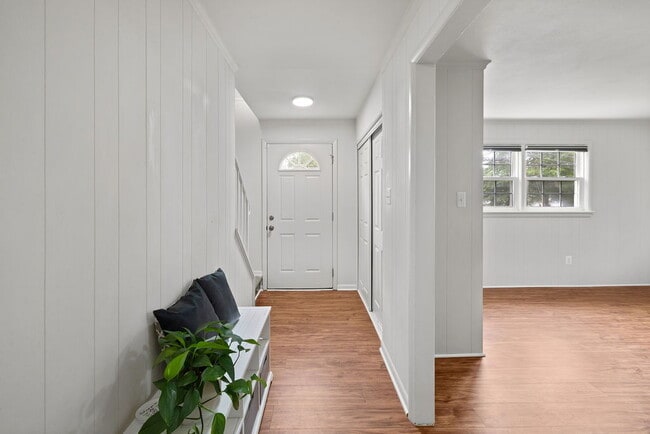 Building Photo - Affordable, Spacious AND Convenient Walk t...