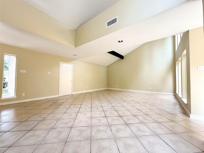 Building Photo - 11530 Bellerive Dr