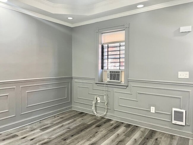 Building Photo - 7 Bedroom Home