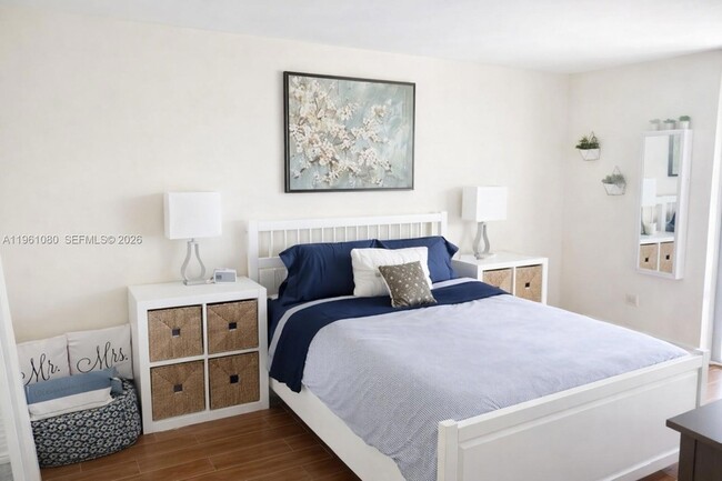 Building Photo - 1801 S Treasure Dr