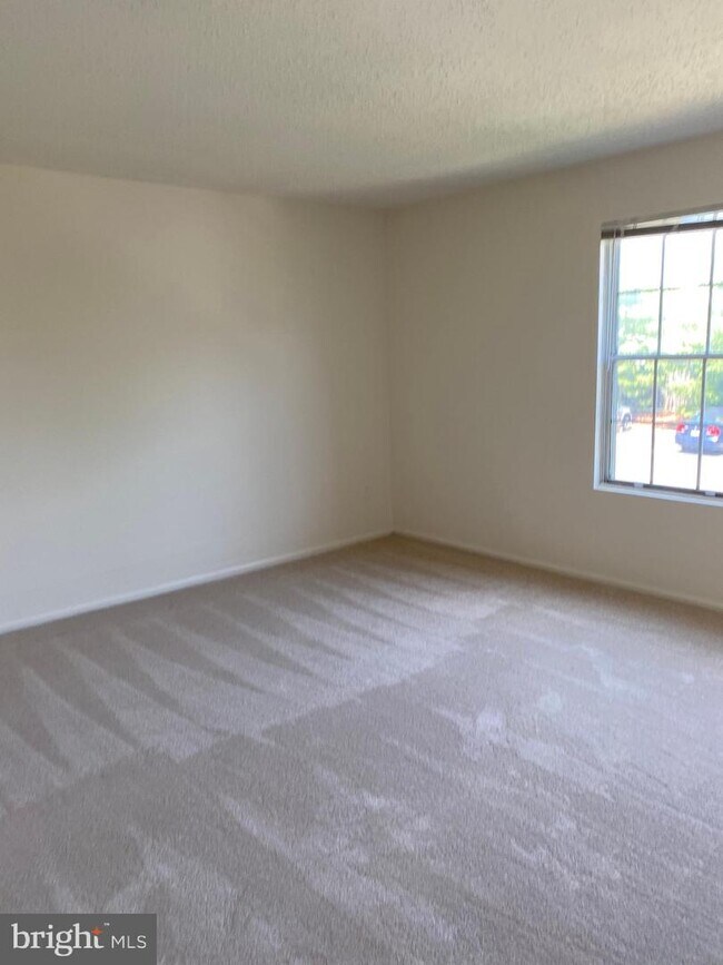 Building Photo - 102 Fort Evans Rd SE